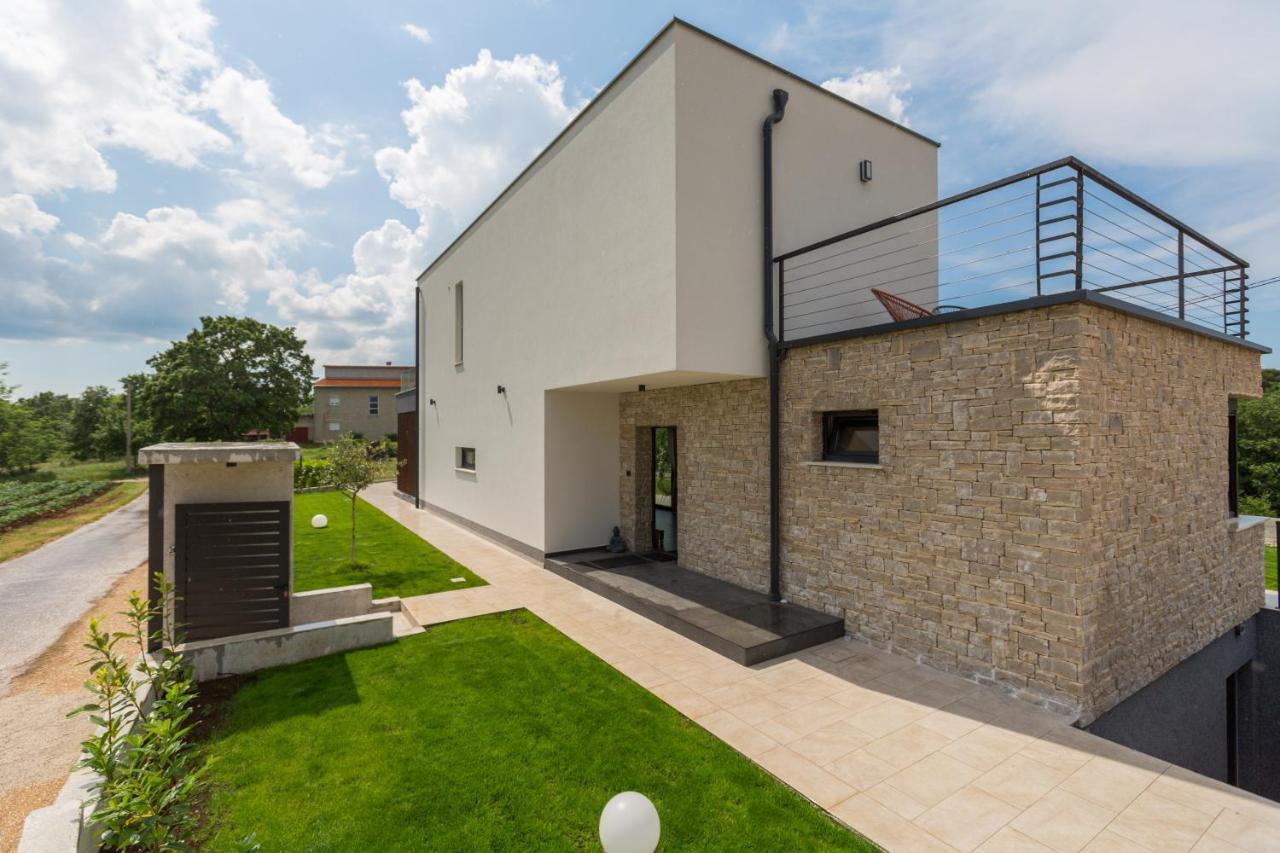 Emma-louisa Villa